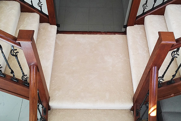 Re-carpeting of a grand staircase and landing in a Bedford residence